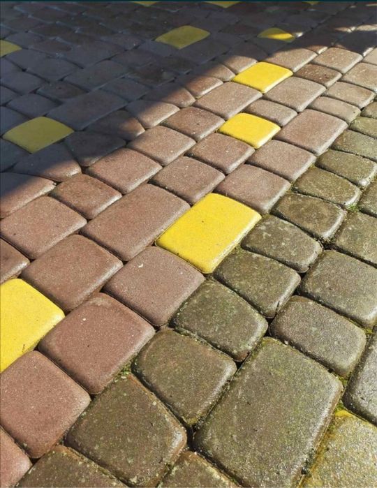 Миття та чистка бруківки