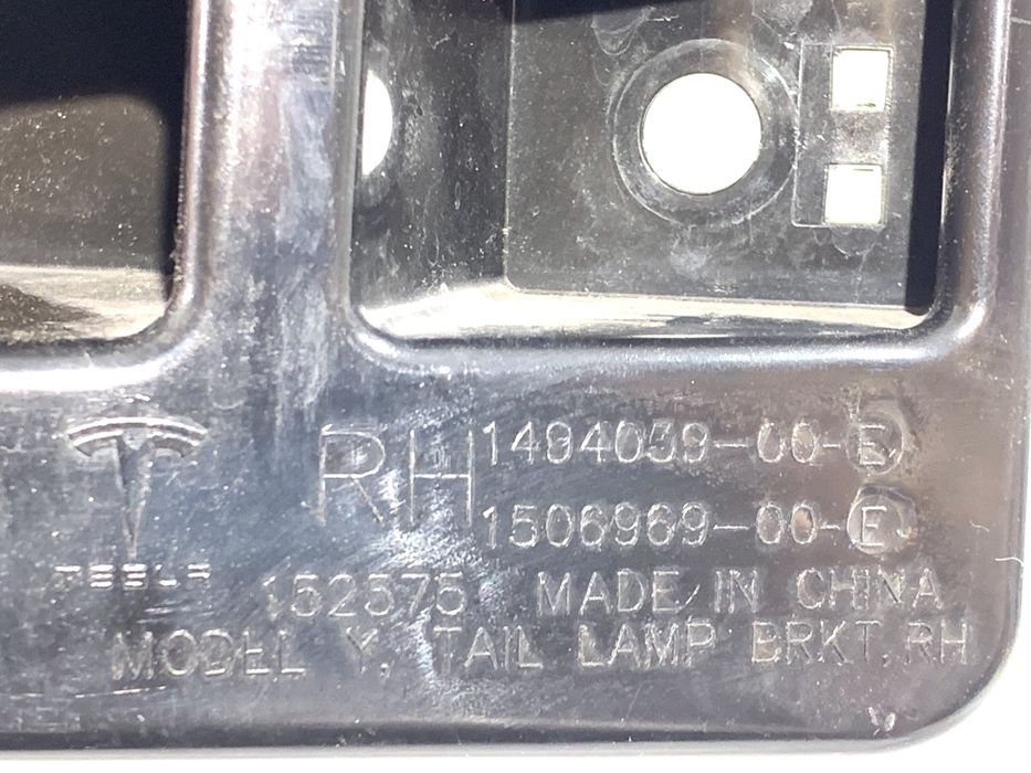 ŚLIZG ZDERZAKA PRAWY TYŁ TESLA MODEL Y 1494037-00-A Crossover