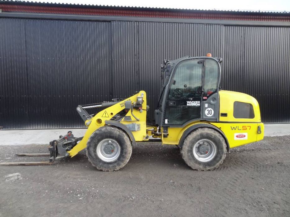 Usługi Koparka Koparko-ładowarka Ładowarka Wykopy Rozbiórki Niwelacja