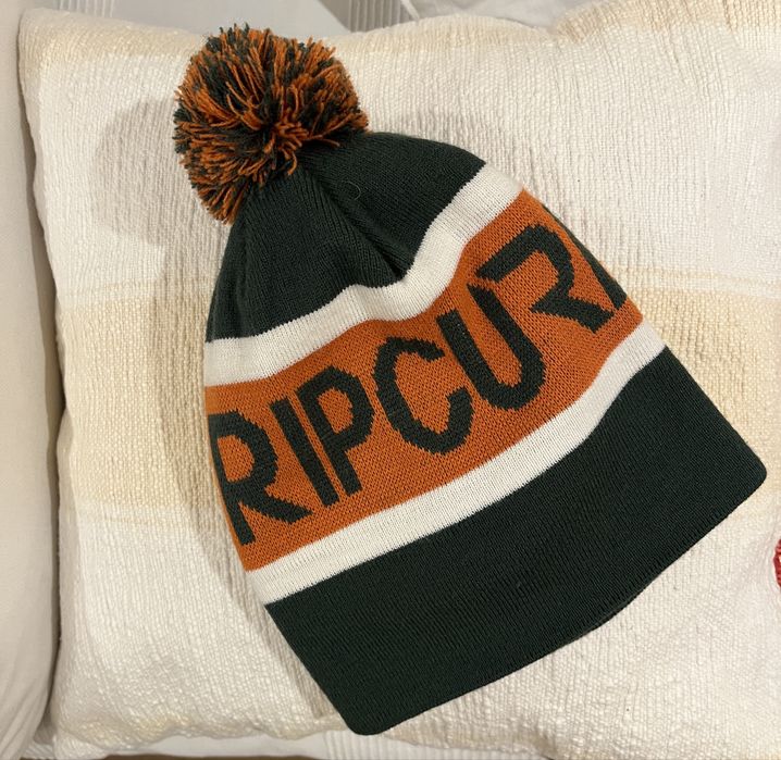 Gorro Ripcurl com pompon verde e laranja