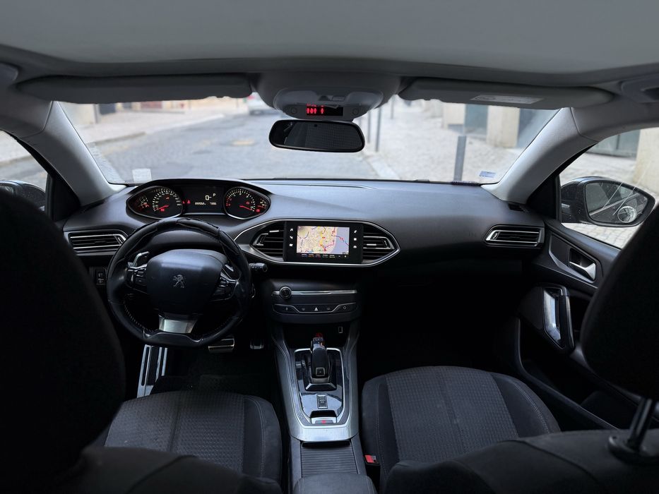 Peugeot 308 preto