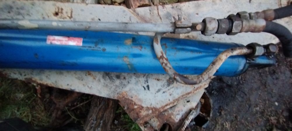 Гідроцеліндр навантажувача