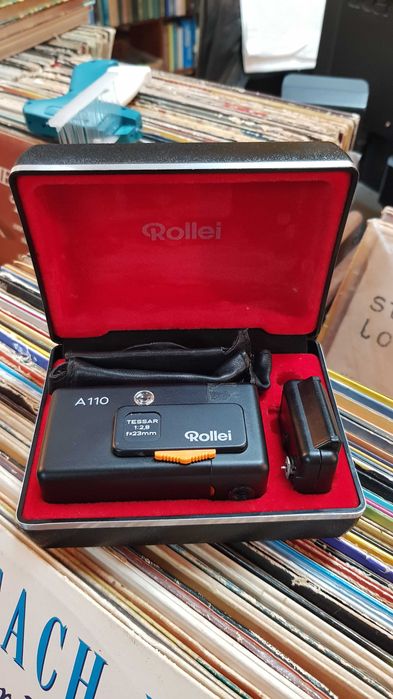 Máquina fotográfica Rollei A110