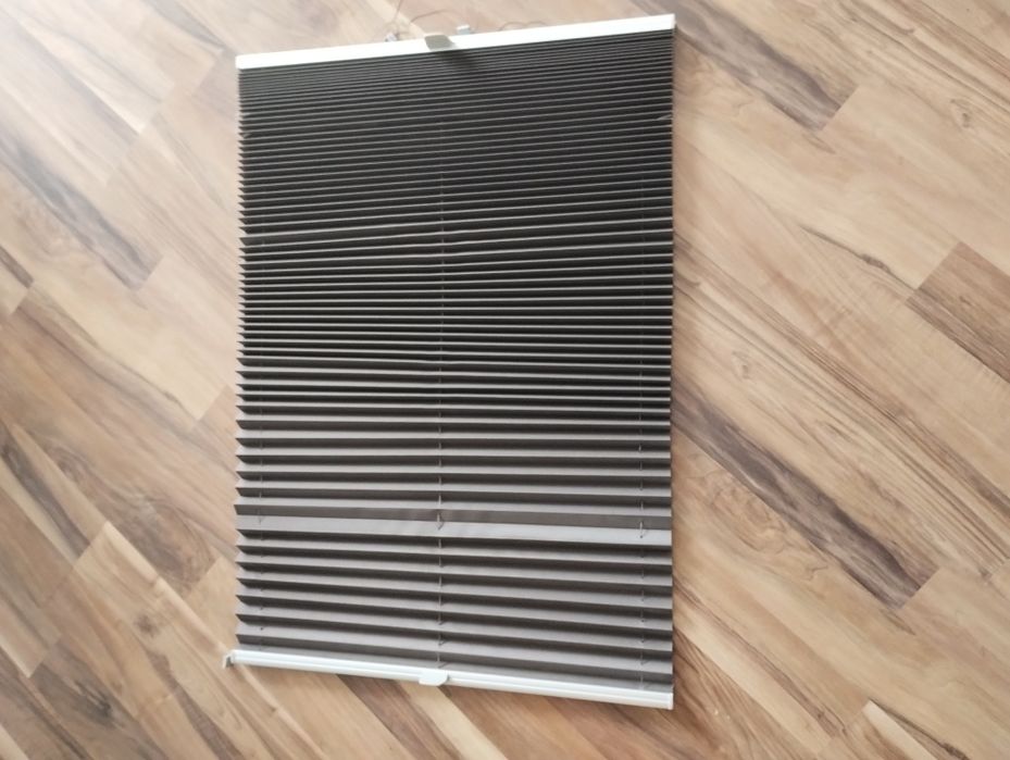 Dwie rolety plisy zaciemniające balkonowe biały-brąz 190+/- 4 cm na 62