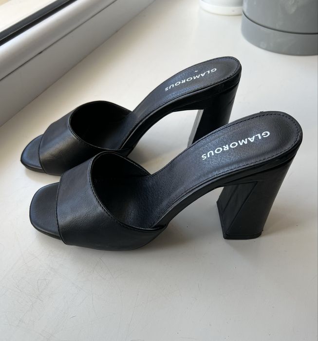 Чорні мюлі, туфлі, босоніжки