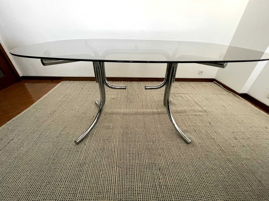 Mesa vintage - estrutura tubular com tampo de vidro