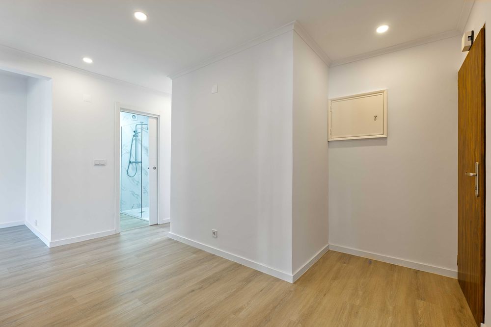 T2 TOTALMENTE REMODELADO E PRONTO A HABITAR EM AGUALVA