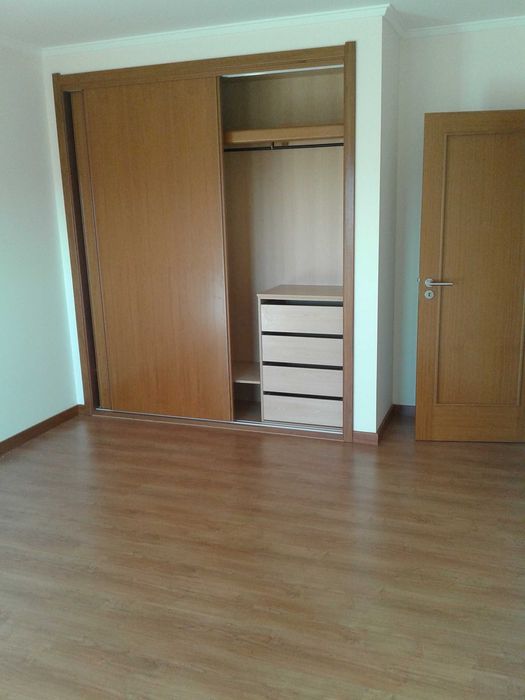 Arrendo Apartamento T2 Oliveira do Bairro