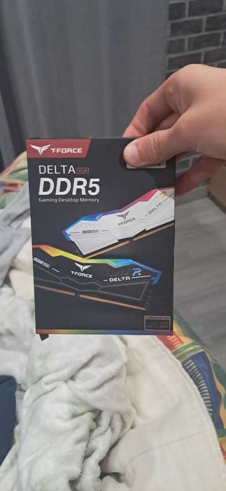 Memória RAM TEAMGROUP T-Force Delta RGB 16GB (2x8GB) DDR5-6000MHz