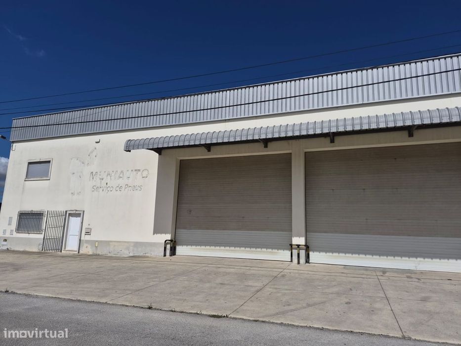 Armazém Com Escritórios Para Arrendamento – 600 M²