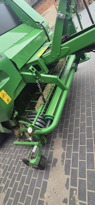 Prasa John Deere V451 M