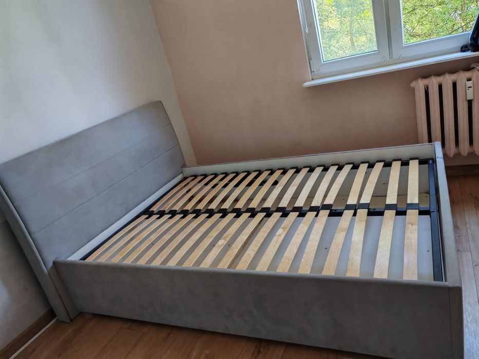 Łóżko tapicerowane