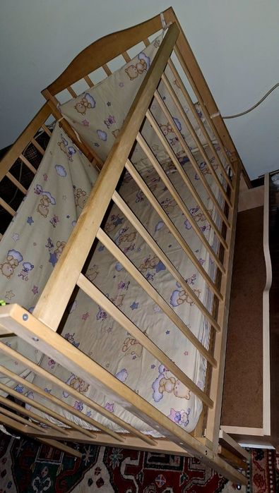 Продам дитяче ліжечко маятникового типу з ясеня