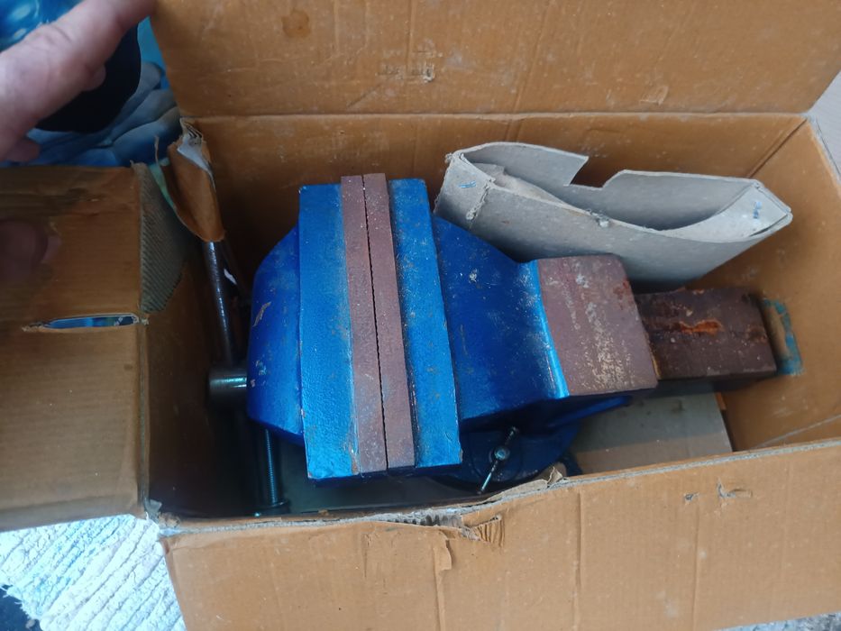 Torno forjado rotativo e lixadeira de rolo