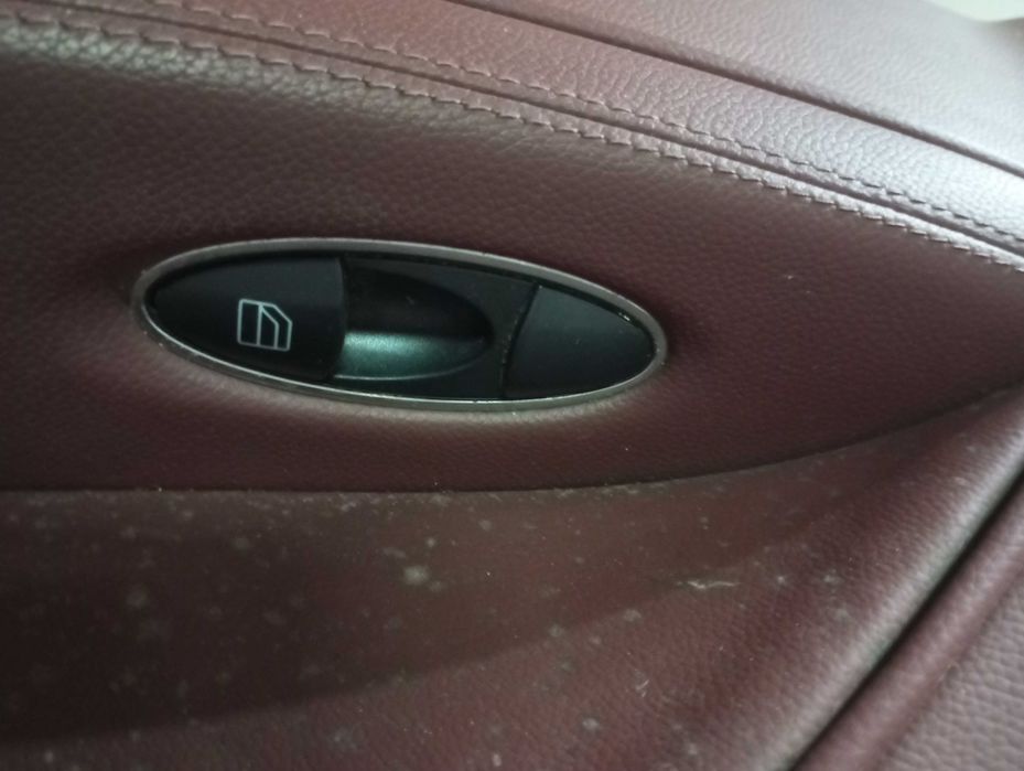Jogo 4 Quartelas / Forras de Porta Mercedes CLS W219 - Pele Vermelha Designo