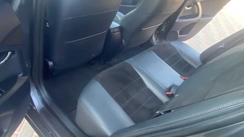 Продам тойота авенсис т27 автомат универсал 2013гв дизель 2,23