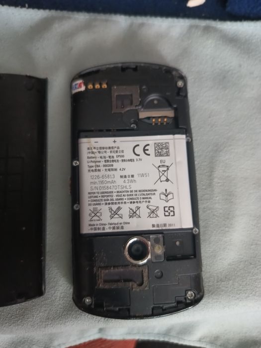Sony Ericson WT 19 i ładowarka w komplecie