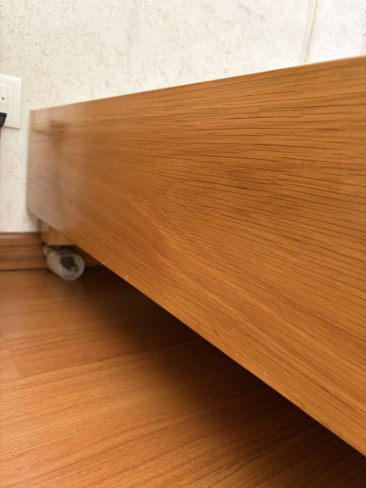 Base de Cama em Madeira c/ Rodas