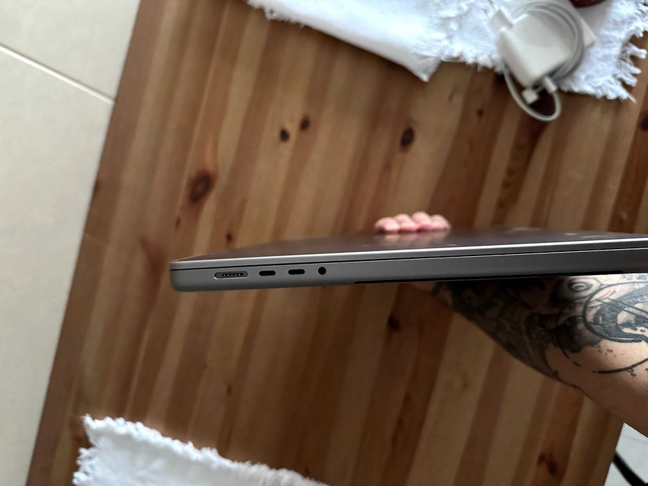 MacBook Pro APPLE Starlight Gray | Lightly Used64751164024707124