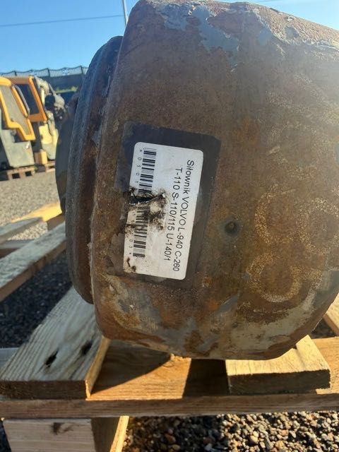 Volvo L 110 F/L120F USED HYDRAULIC CYLINDER komplqetbsiłowników do ładowarki