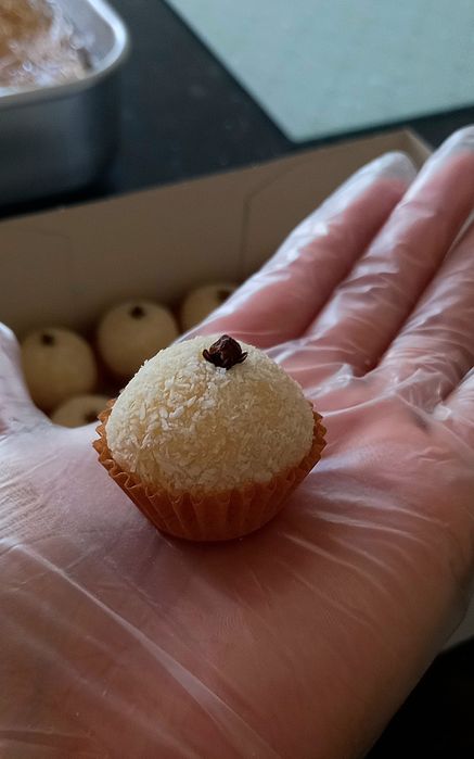 Bolos, doces e salgados