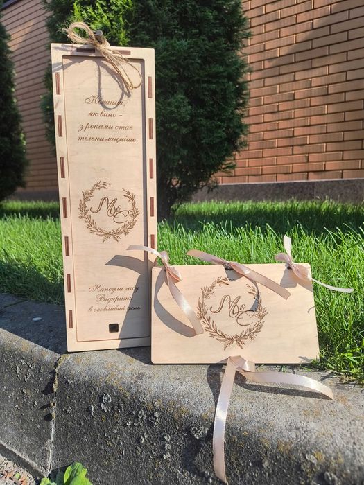 Дерев'яна коробка пенал під пляшку вина з індивідуальним гравіюванням