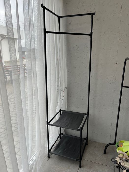 Кутова стійка для одягу