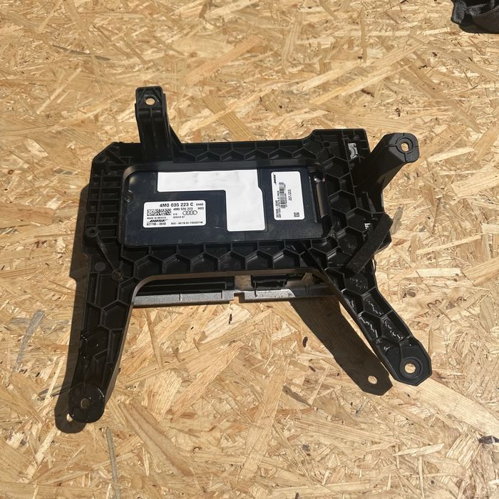 Wzmacniacz bose Audi 4M0