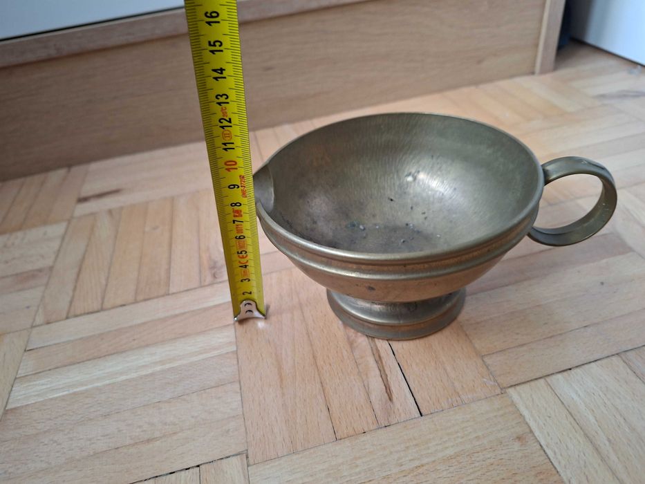 Mosiężny kubek  .