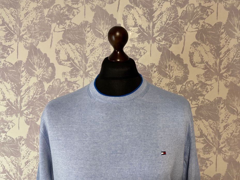 Свитер Tommy Hilfiger.