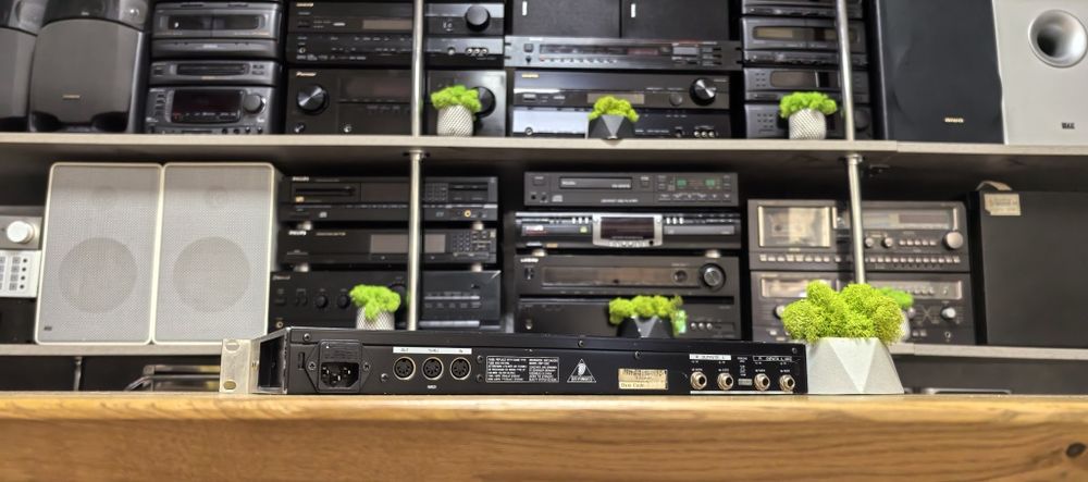 Процесор ефектів Behringer DSP1000