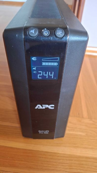 Zasilacz awaryjny UPS APC Back-UPS Pro 900 + Akumulatory