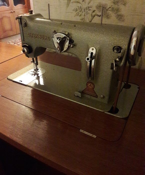 Продам универсальную швейную машинку ALTENBURG (Германия) 1956 год.