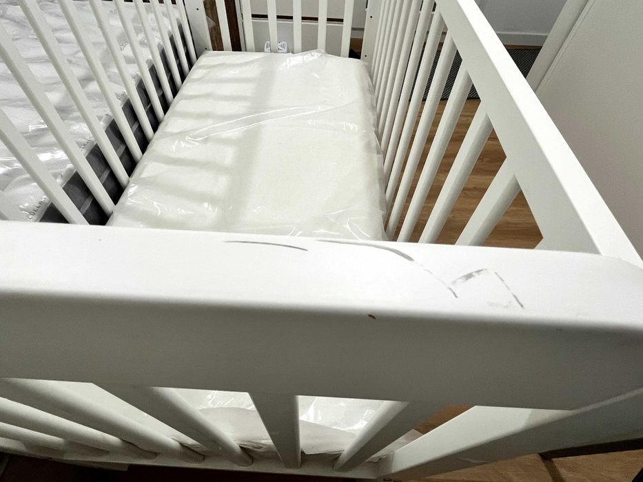 Pack de berço / cama de grades mais colchão para criança