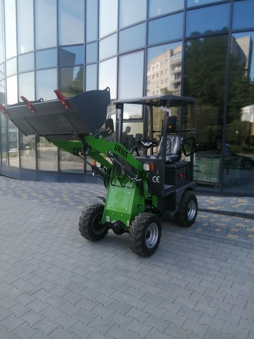 Новый погрузчик  электрический  ( навантажувач  електричний ).