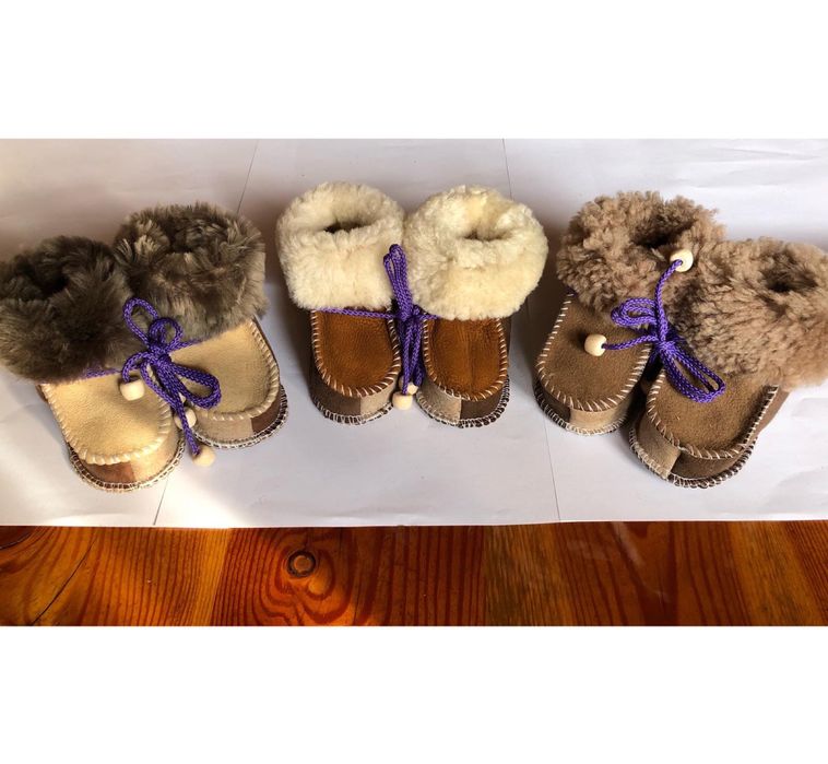Дитячі пінетки, капчики з натуральної шкіри та вовни, шерсті.