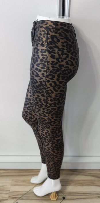 Spodnie rurki woskowane print panterka xs