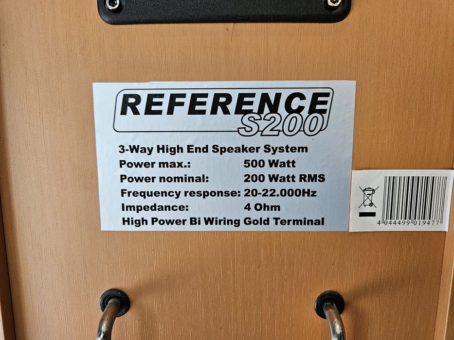 Duże kolumny słupkowe Reference w bardzo dobrym stanie