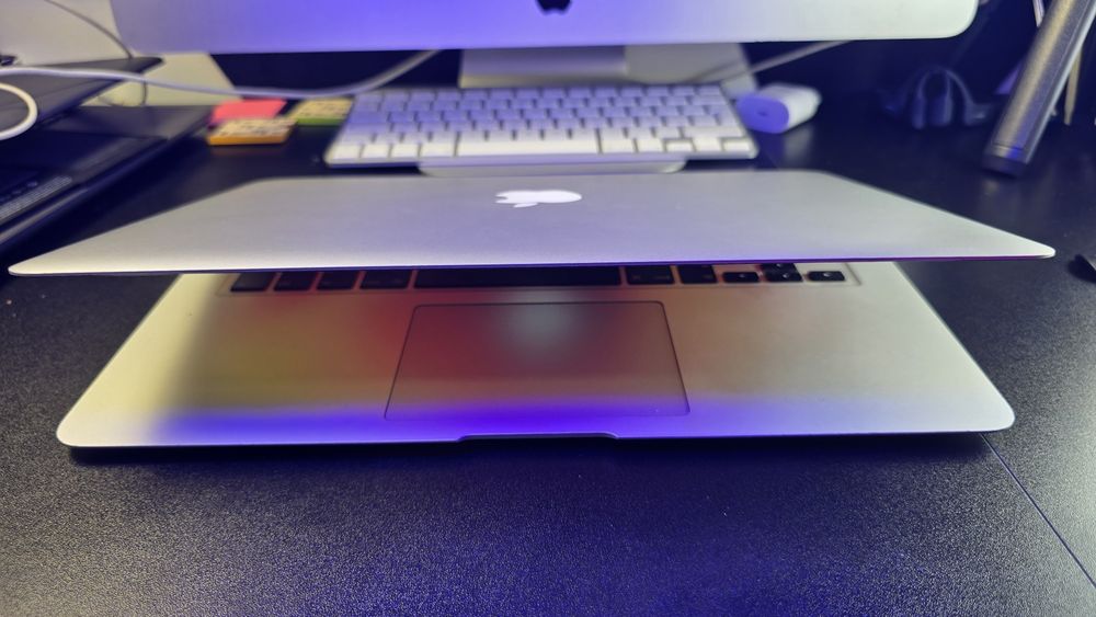 MacBook Air 13" | SSD + 8GB RAM | Leve e Rápido | Pronto a Usar