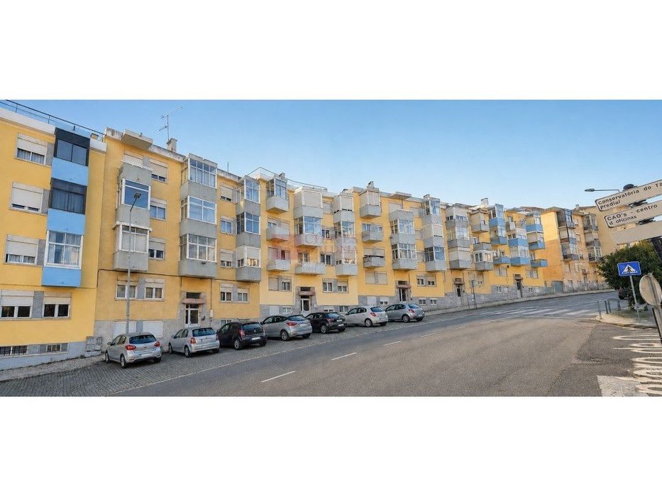 Odivelas - T1 totalmente remodelado com varanda - A 300 mts dos Strada