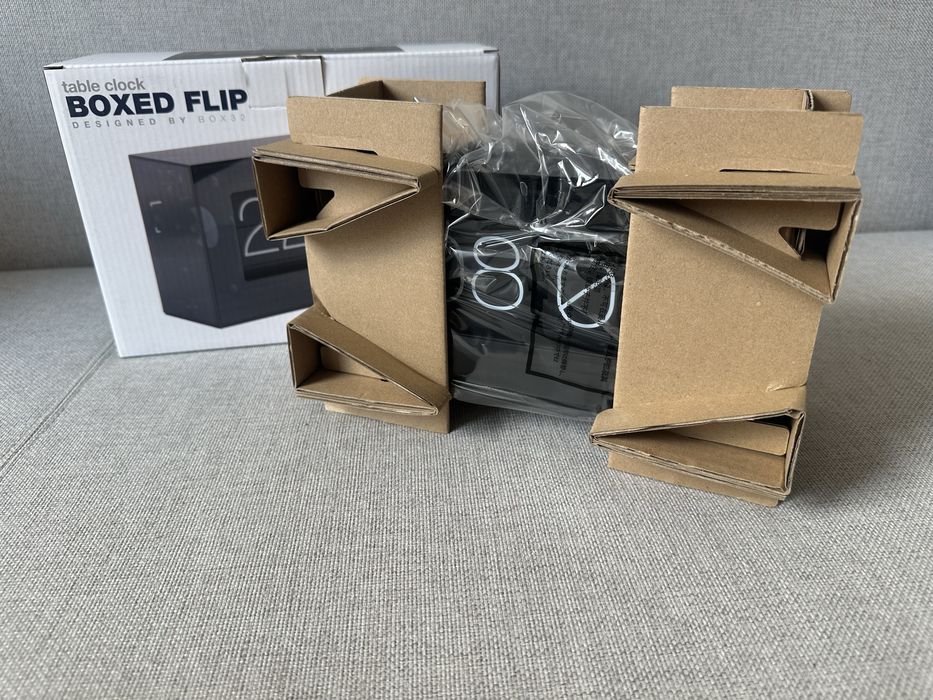 Karlsson Boxed Flip - zegar klapkowy, klapkowiec
