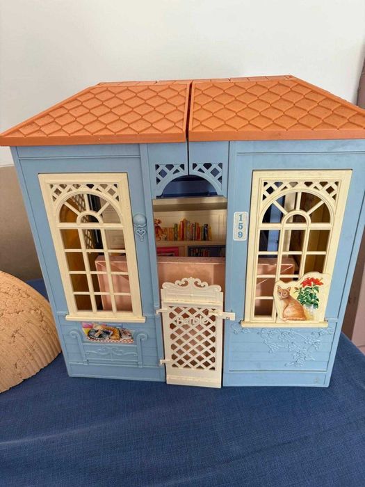 Casa da Barbie Azul, em bom estado