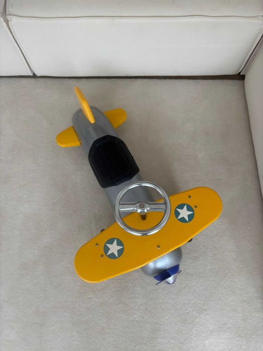 Avião infantil estilo vintage