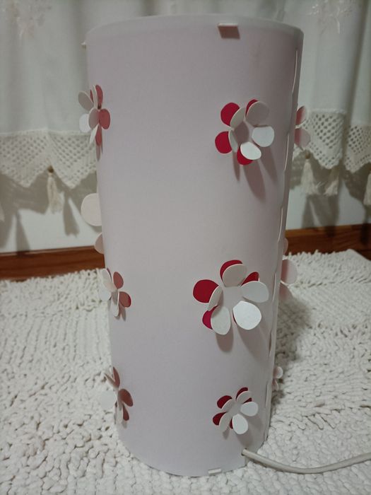 Candeeiro para quarto de menina .