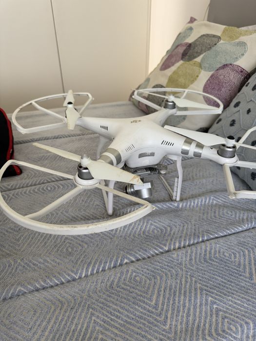 DJI Phantom 2 Vision+ com 3 baterias, iPhone mini e acessórios