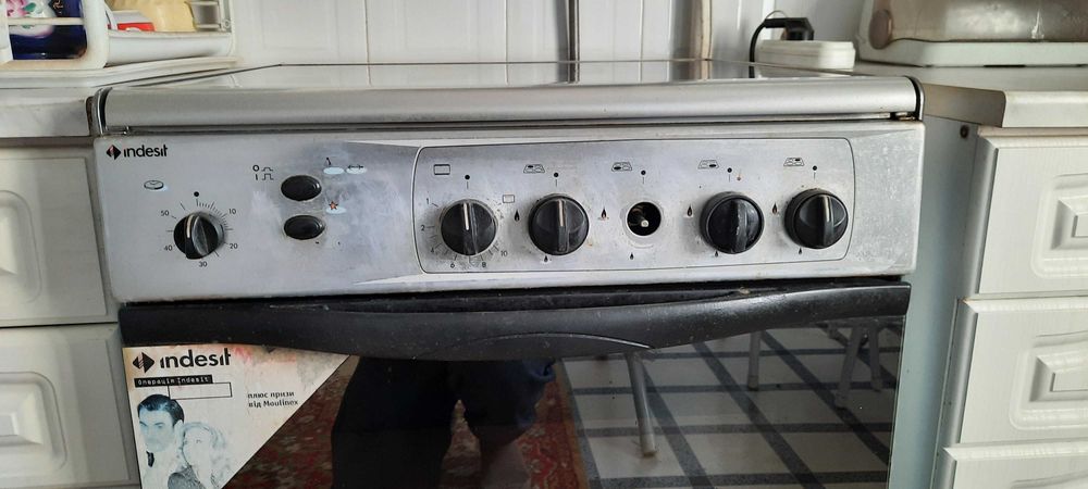 Продам Газовую печь Indesit