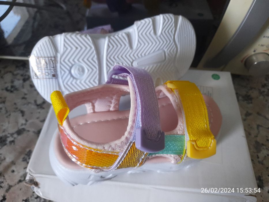 Sandalias criança NOVAS