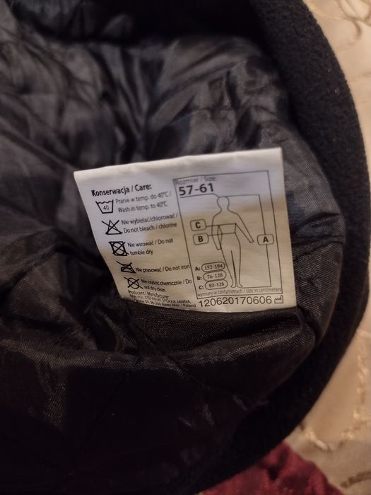 Polarowa ocieplana czapka z daszkiem na zimę