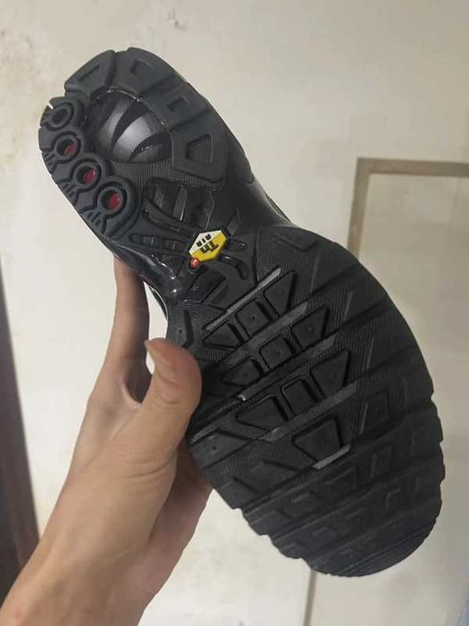 Essential Elegance Nike Air Max Plus TN Black Makes a Statement 40