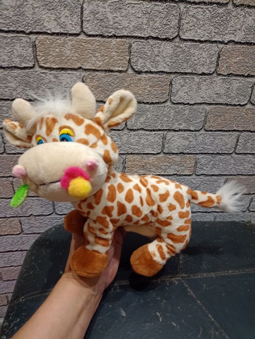 Игрушки  разные собачка,волк  кошка